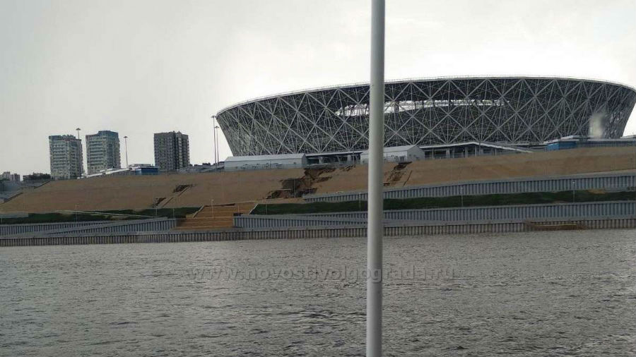 В Волгограде стихия размыла склон у стадиона 
