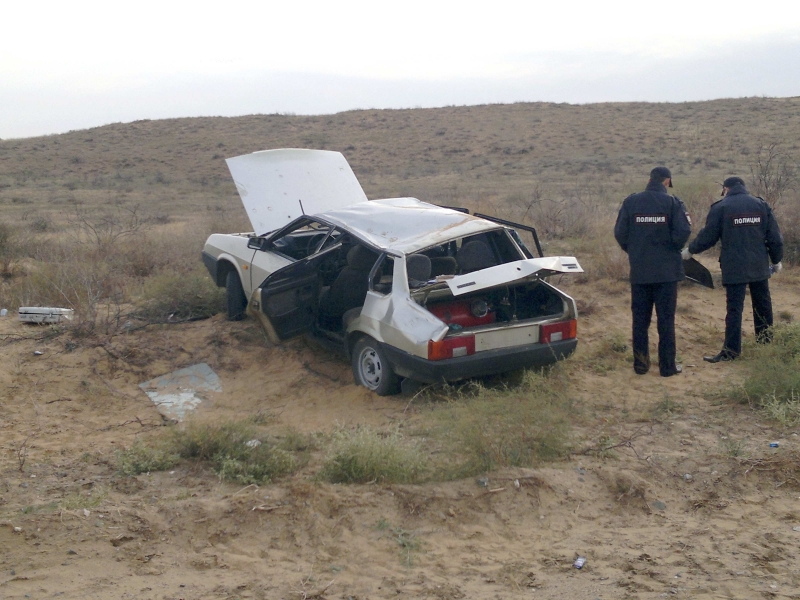 Астраханец уснул за рулем: автомобиль опрокинулся