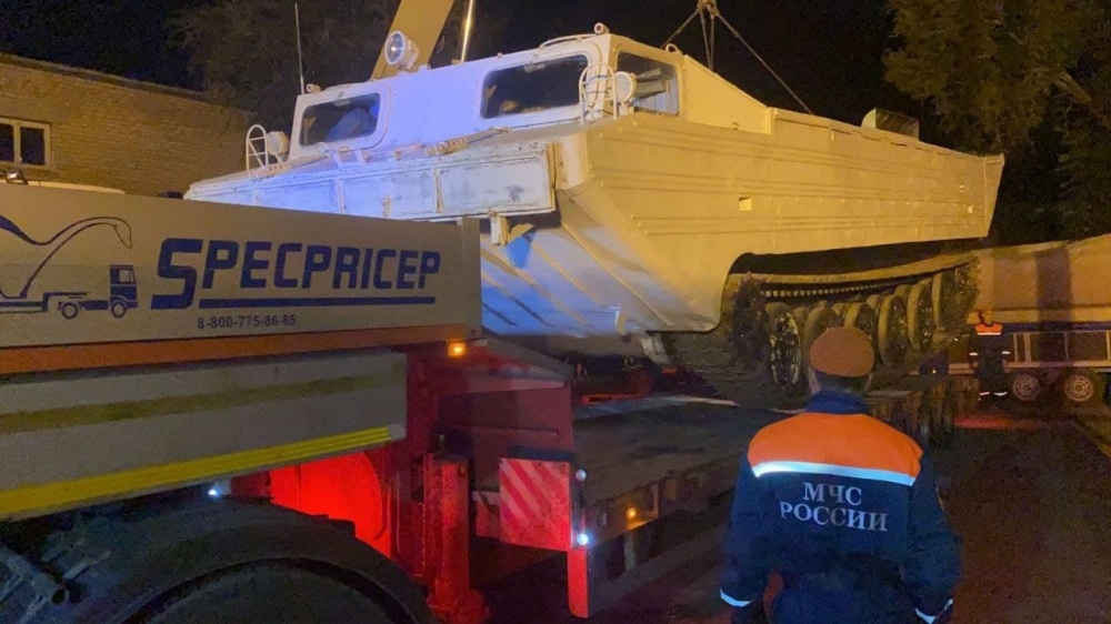 МЧС и астраханские власти спасают отрезанных водой ахтубинцев