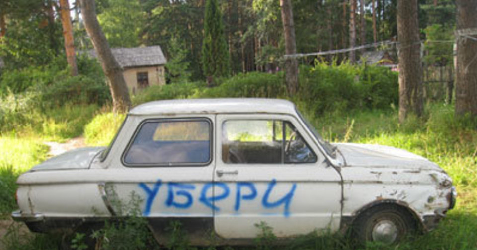 С улиц Астрахани убирают брошенные авто: семь за два месяца