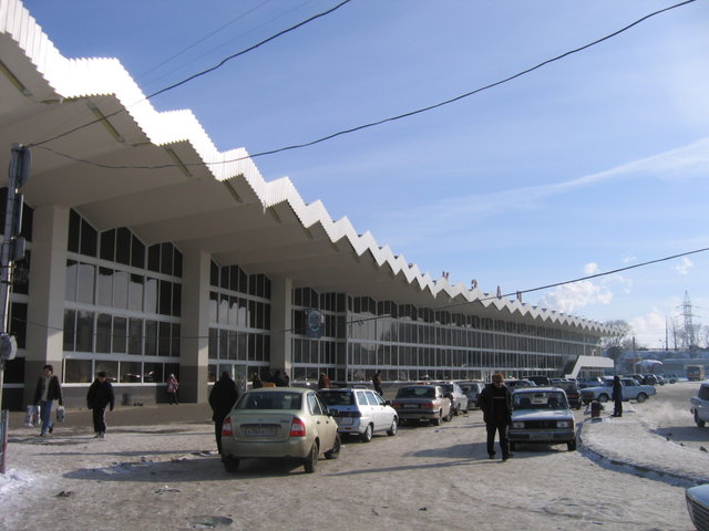  Астраханская прокуратура потребовала убрать автостоянку у вокзала