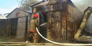 В Астрахани сгорело еще 2 гаража