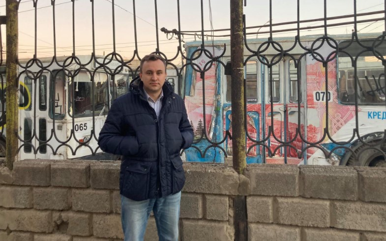 Просто хаос: общественник Илья Зотов призвал астраханских министров и губернатора пересесть на общественный транспорт