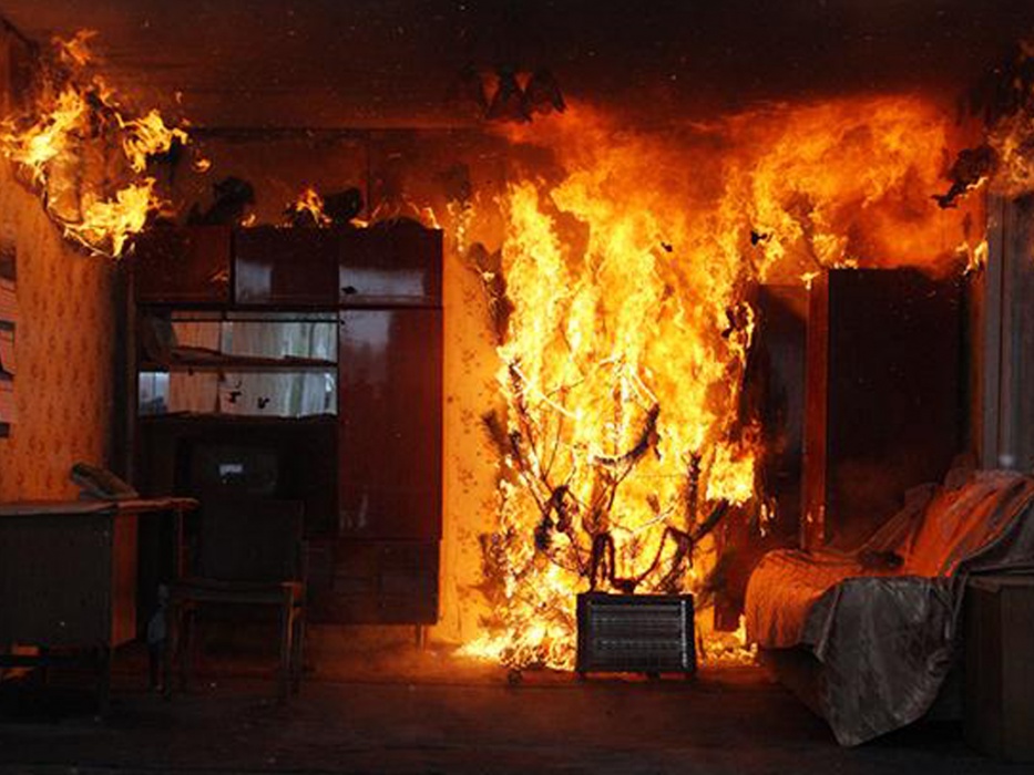 В Астраханской области ночью сгорел жилой дом