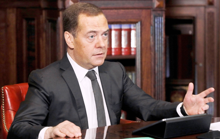 Дмитрий Медведев предложил приостановить дипломатические отношения с Евросоюзом