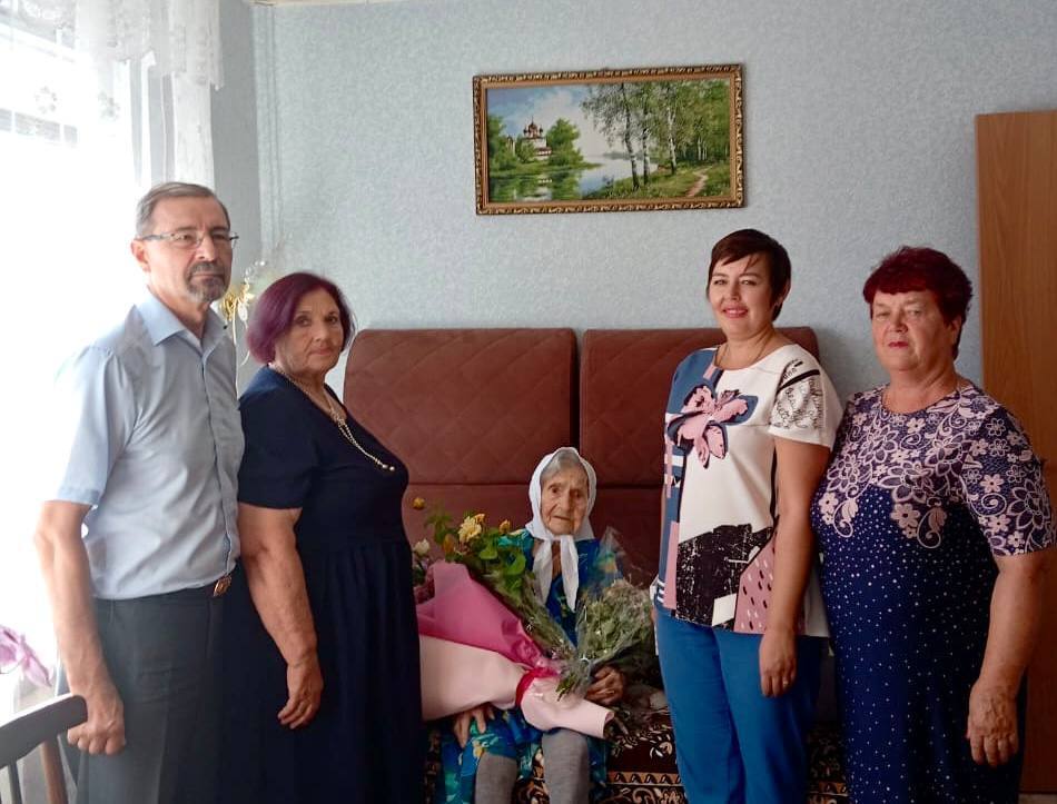 Фронтовую медсестру поздравили со 101-м днем рождения под Астраханью