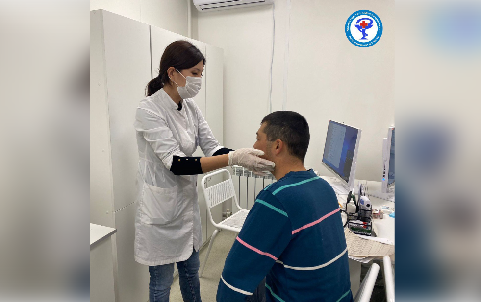 Астраханскому здравоохранению требуется не менее 350 новых специалистов