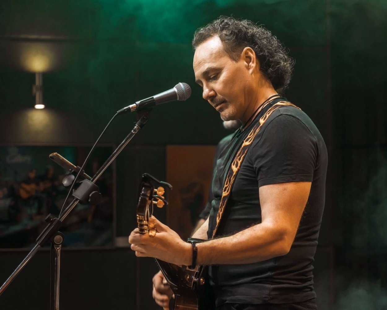 В Астрахани выступит знаменитый певец Джанго 