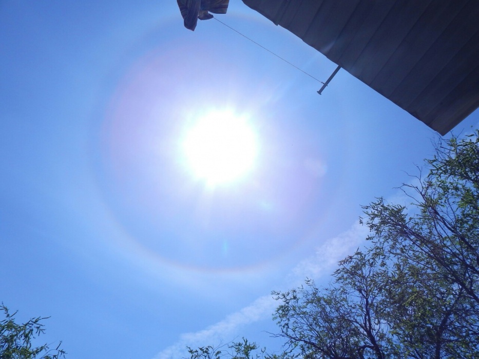 В небе на Пасху астраханцы обнаружили оптический феномен