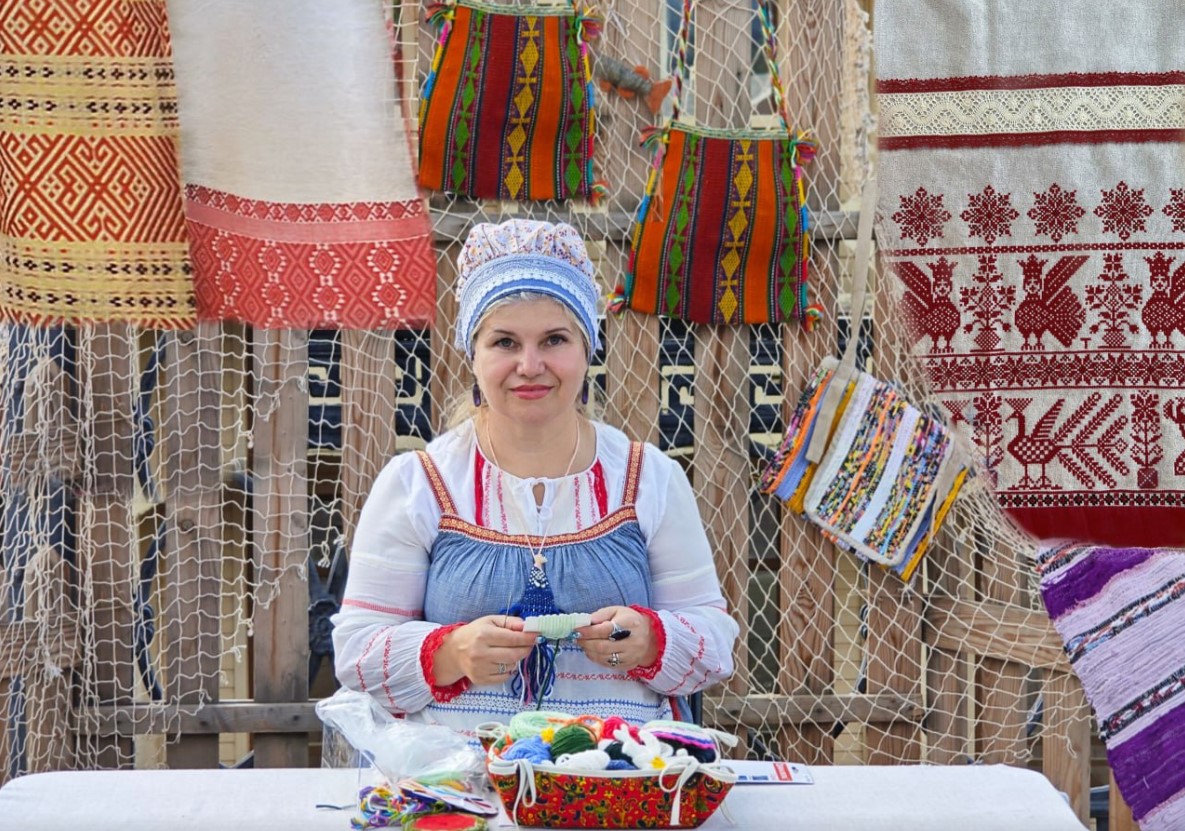 Астраханская мастерица возродила технику старинной местной вышивки