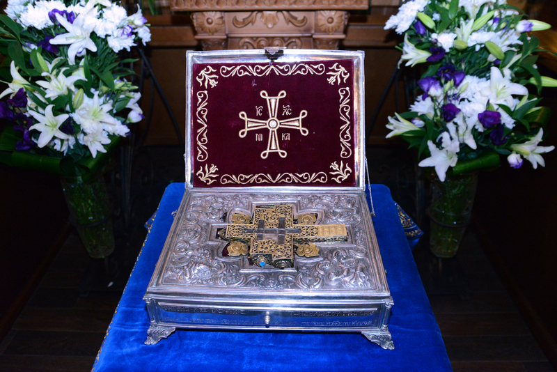 В Астрахань прибыла частица креста Господня