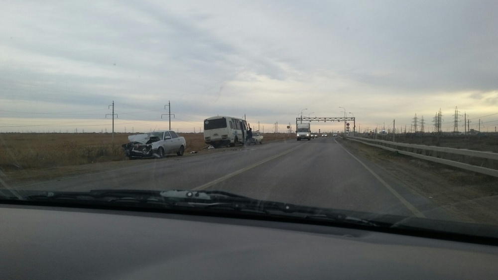 Сегодня в Астрахани произошло серьезное ДТП с участием автобуса