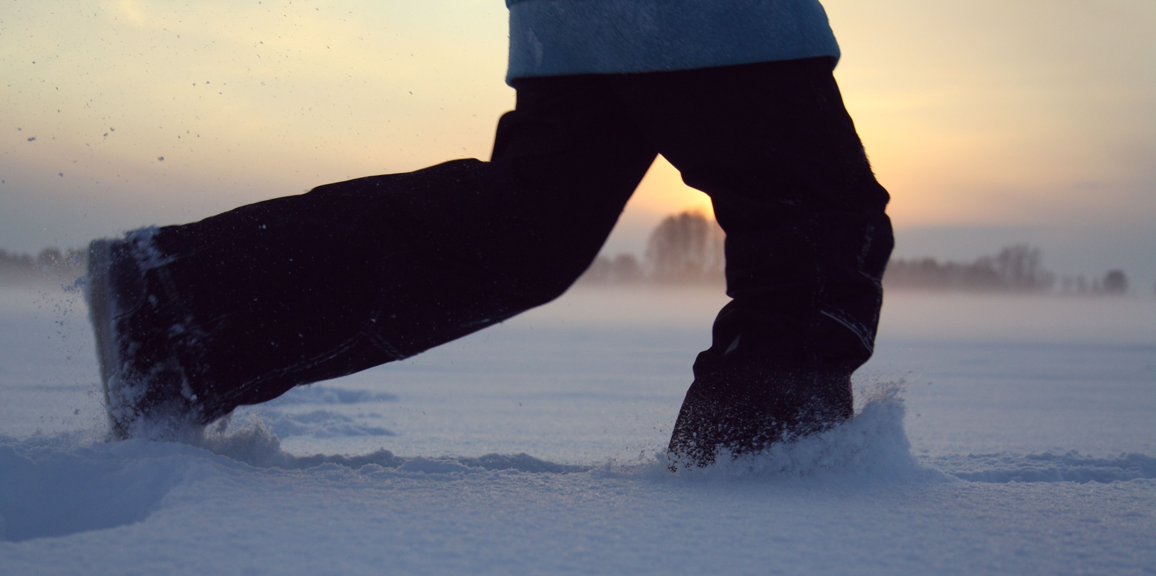 В астраханском поселке школьники нарезали километры до школы из-за сломанного автобуса