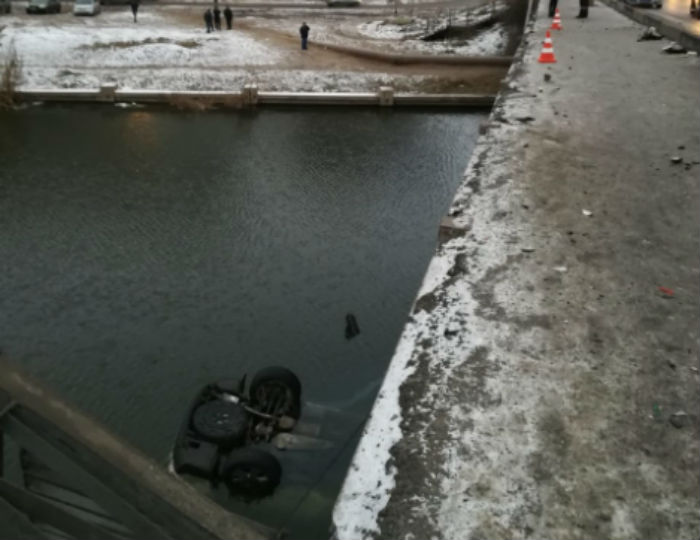 На мосту по ул. Студенческой, где машина улетела в ерик, установят временное ограждение