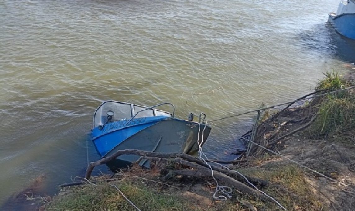 Московские туристы оказались робинзонами на астраханском острове