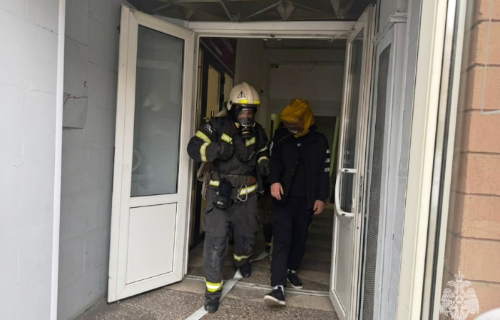 В центре Астрахани сильно «горел» ЦУМ, и были привлечены почти 60 огнеборцев