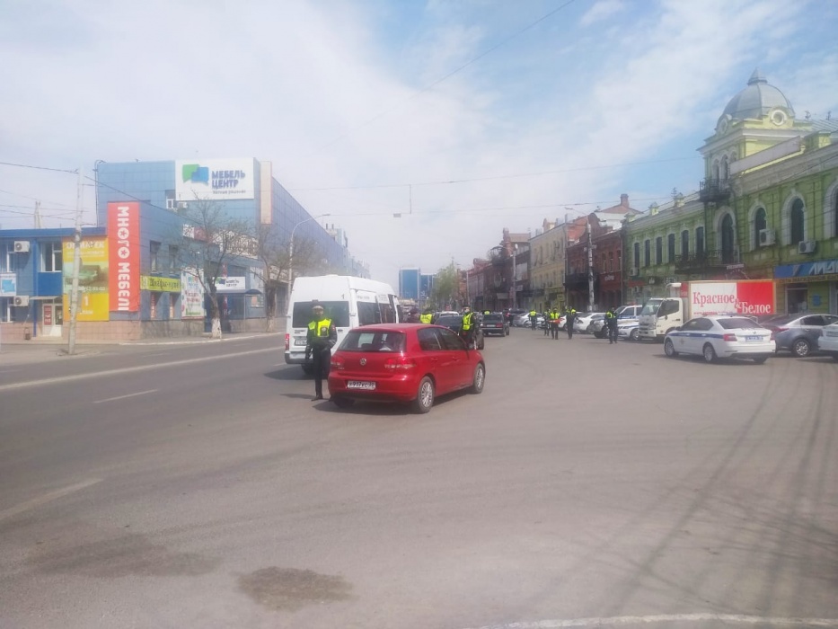 В Астрахани сотрудники ГИБДД проводят массовые проверки пропусков на дорогах