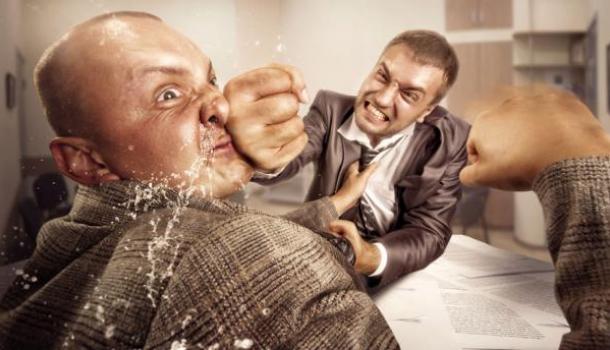 Астраханец подрался с сотрудниками похоронного бюро