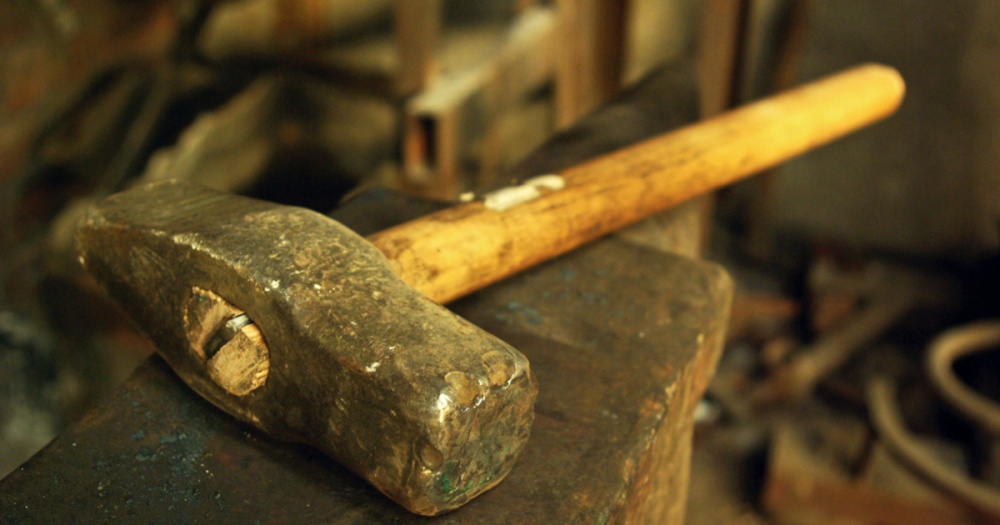 Астраханка отвлекла полицейских от их работы