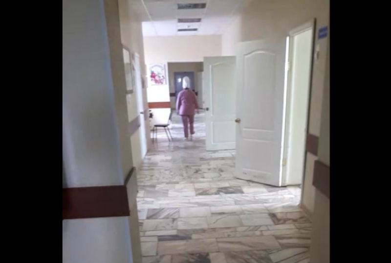 Несколько отделений Володарской районной больницы закрыли на карантин из-за коронавируса