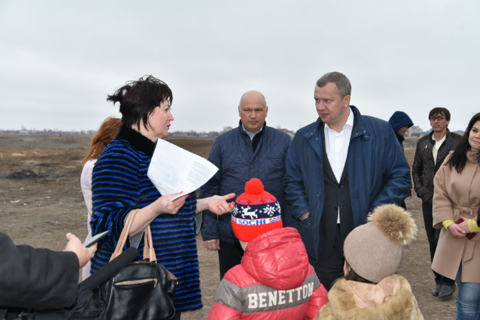Многодетные семьи получают земельные участки под строительство жилья