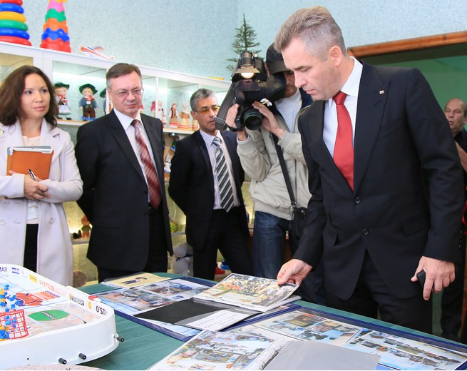 Павел Астахов открыл в Астрахани первый на юге России музей игрушек