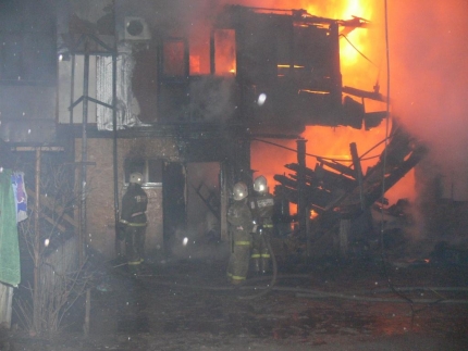 Ночью в Астрахани произошел крупный пожар (ОБНОВЛЕНО!)