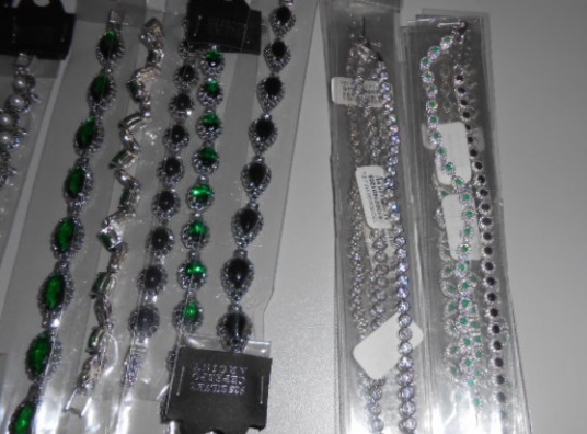 В астраханском аэропорту задержали 9 килограмм незадекларированных драгоценностей