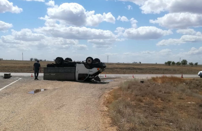 В Астраханской области «Тойота» в лобовую столкнулась с грузовиком, пятеро пострадавших