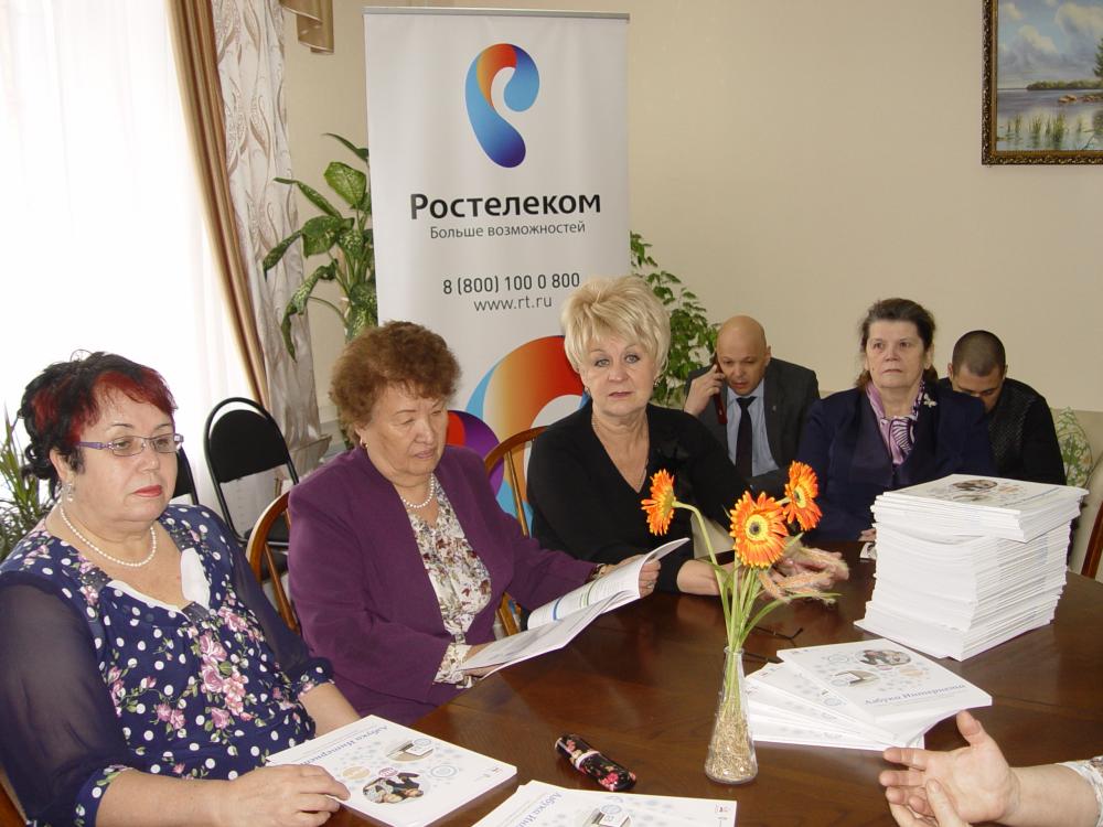 В Астрахани состоялся третий выпуск пенсионеров, изучивших «Азбуку интернета» от «Ростелекома» и ПФР