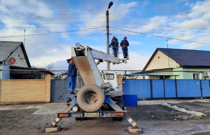 После шквала: энергетики восстановили электроснабжение в одном городе и 12 поселениях Астраханской области