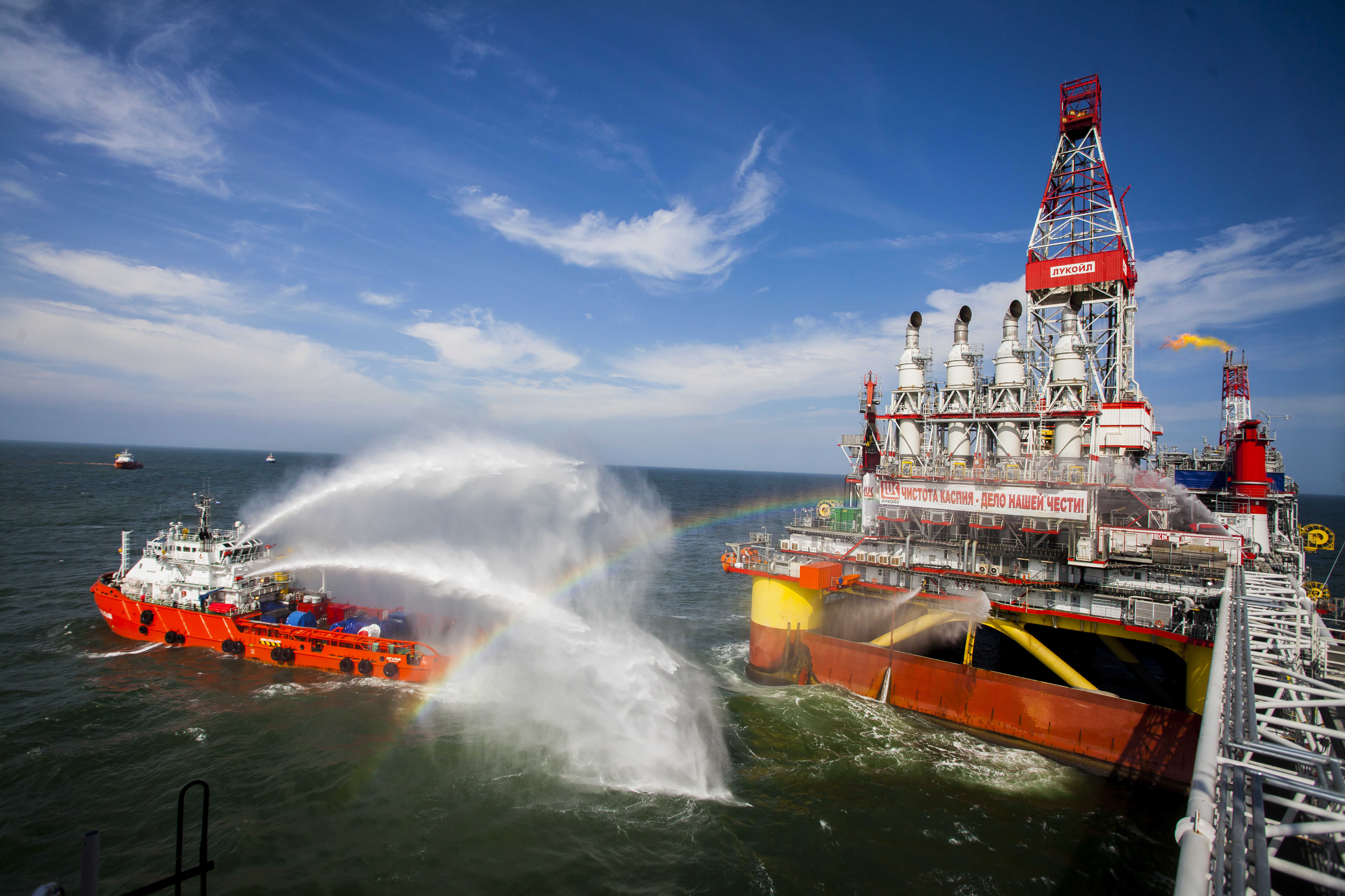 В акватории Каспия прошли международные комплексные учения по ликвидации ЧС с участием пяти стран