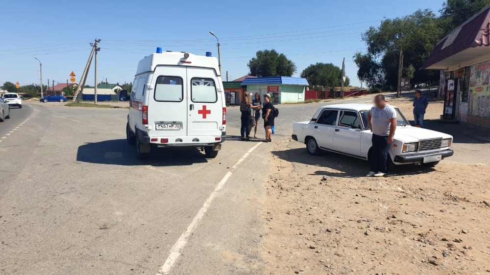 В Астраханской области ВАЗ сбил двух сестер-школьниц