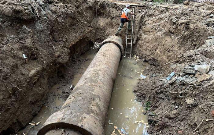 В Астрахани холодное водоснабжение после аварии на магистральном водопроводе возобновили поздно вечером