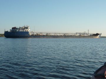 В Астраханской области еще одно судно село