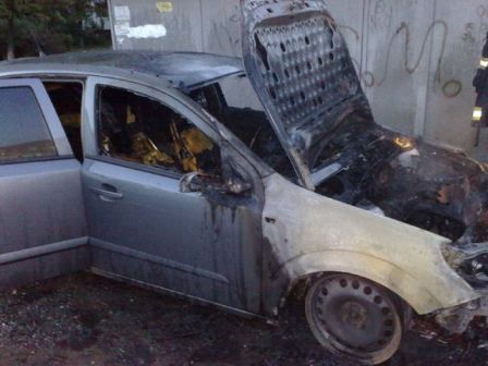  В Астрахани сгорели три гаража и один автомобиль