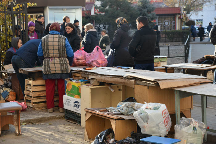В Астрахани ликвидировали три стихийных рынка