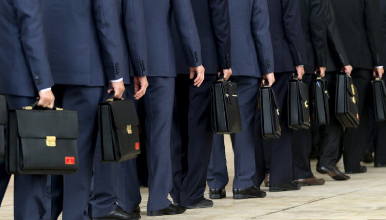 Астраханских чиновников ждут массовые сокращения