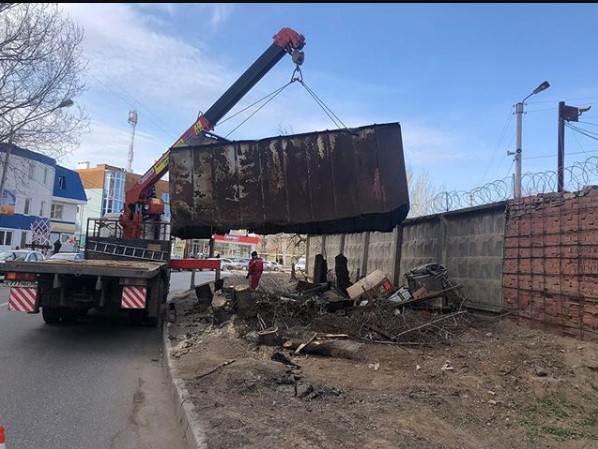Одну из астраханских улиц полностью освободили от гаражного плена