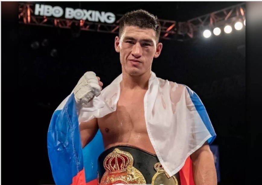 Отец абсолютного чемпиона по боксу передал астраханским тренерам уникальные записи