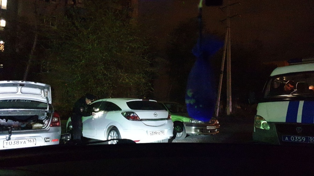 Ночью в Астрахани злоумышленник разбил и ограбил несколько автомобилей