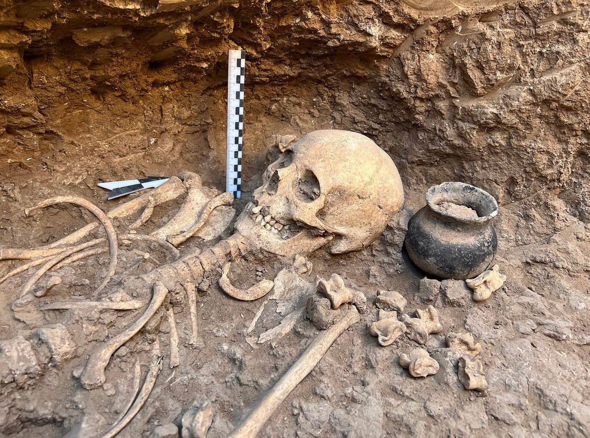 Археологи обнаружили в Астраханской области детские и взрослые древние погребения