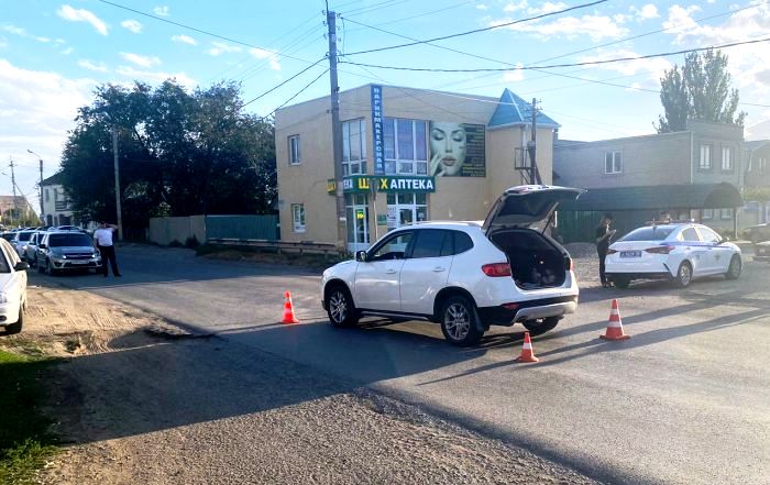 На правобережье Астрахани иномарка сбила подростка на пешеходном переходе