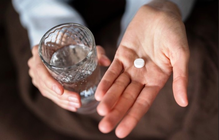 Это убивает больше всех людей: доктор Мясников назвал самое опасное лекарство 