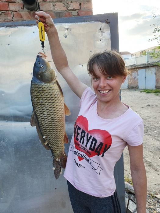 Жена астраханца удивила своим грандиозным уловом