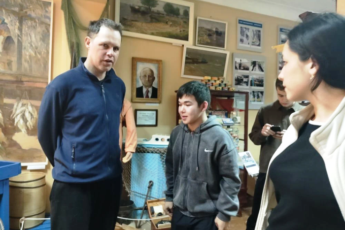 Велопутешественник из Нидерландов посетил астраханский музей истории рыболовства