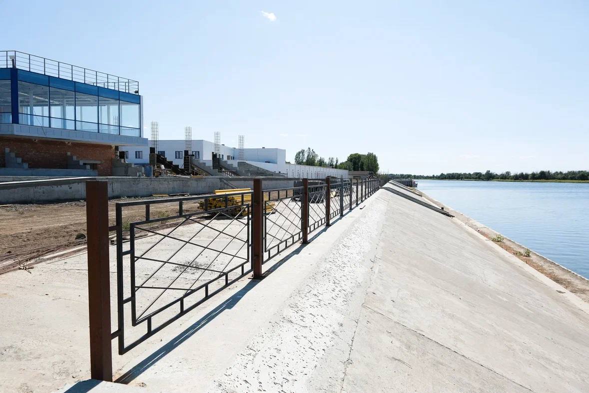 Астраханский губернатор назвал возводимый в области Центр грандиозным объектом