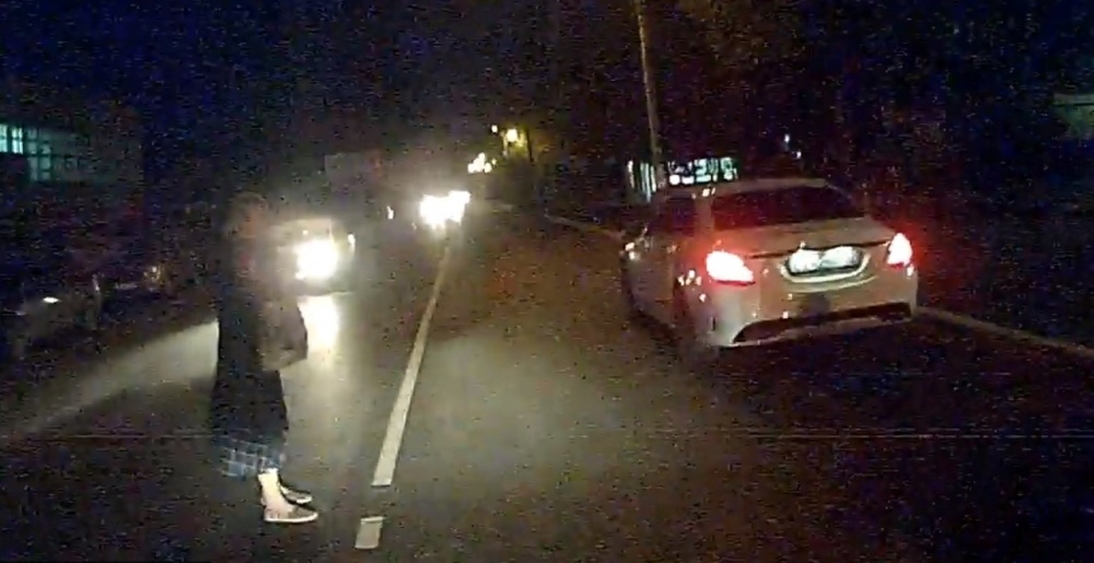 Реакция астраханца сохранила жизнь бесстрашной бабушке