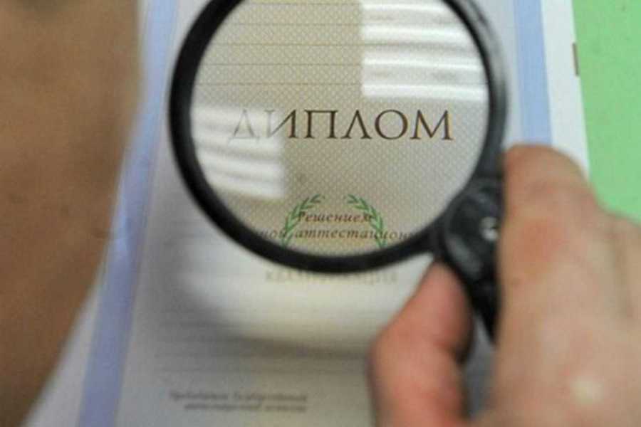 В Астраханской области судебный пристав работала по поддельному диплому
