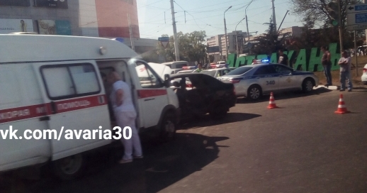 В Астрахани карета скорой помощи устроила ДТП